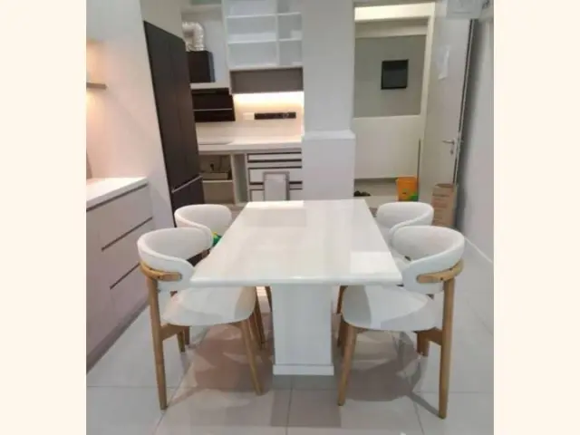 Room Concept Furnishing TikTok compact white dining set