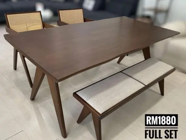 Room Concept Furnishing TikTok dining set with bench